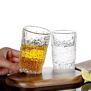 Staklena čaša s uzorkom drveta, slatko čaša za sok, kreativni čekić s uzorkom