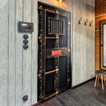 Individualne vrata u industrijskom stilu, bar, restoran, unutrašnja vrata metalna vrata soba, tajna soba, skladište za bijeg, željezna vrata wc-a